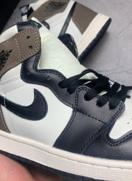 Кроссовки Nike Air Jordan 1 High Dark Mocha живое фото 2