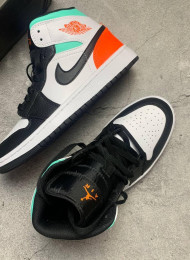Кроссовки Nike Air Jordan 1 Mid White Black Red Spruce живое фото 2